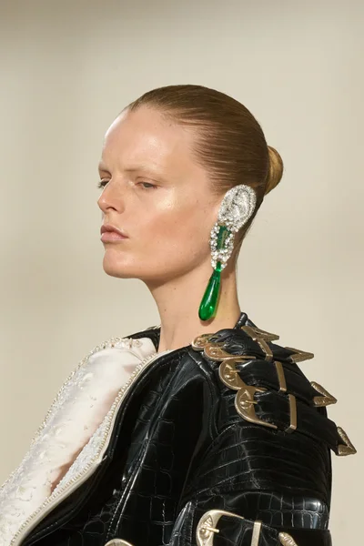 Look 24